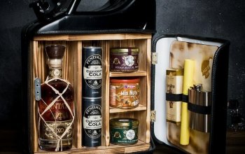 Dárková bedna s páčidlem pro muže Captain Morgan Black a piva maxi Celá ČR