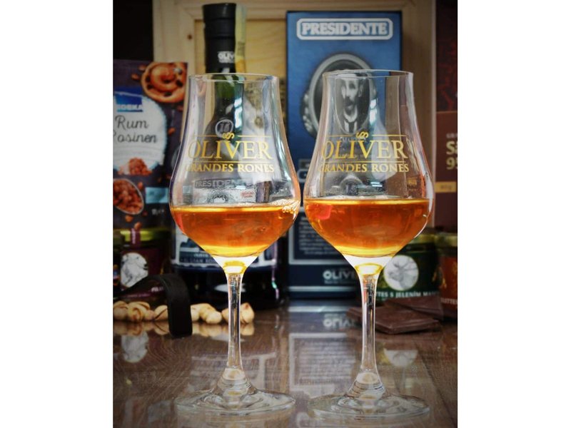 Dárková bedna s páčidlem pro muže s rumem Oliver's Exquisito 1995 Celá ČR