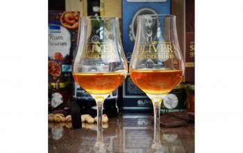 Dárková bedna s páčidlem pro muže s rumem Oliver's Exquisito 1995 Celá ČR