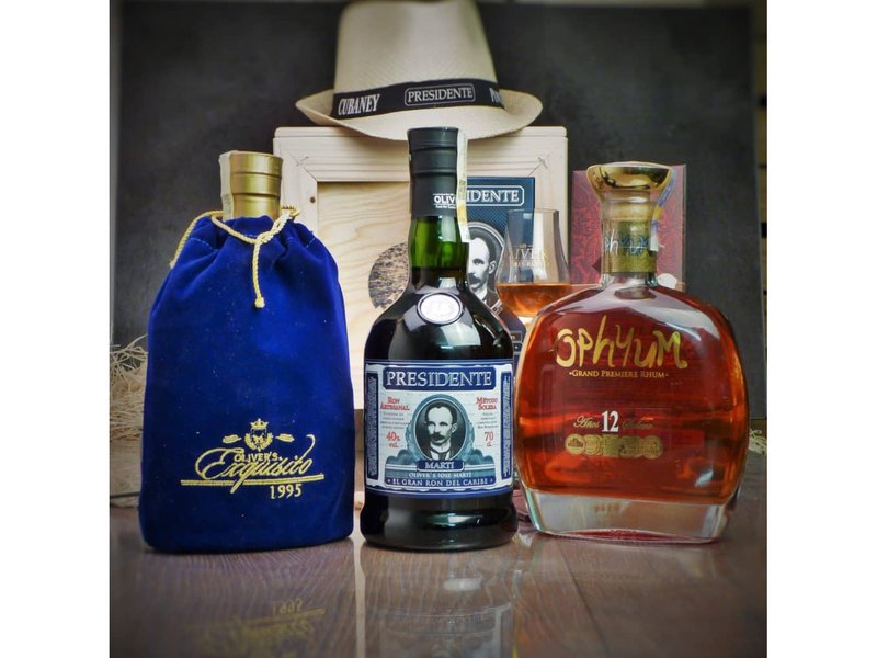 Dárková bedna s páčidlem pro muže s rumem Oliver's Exquisito 1995 Celá ČR