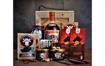 Dárková bedna s páčidlem pro muže s rumem Emperor Royal Spiced Celá ČR