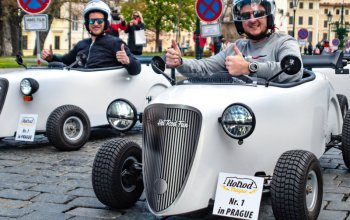 Jízda v mini autech Hot Rod po Praze