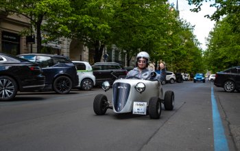Jízda v mini autech Hot Rod po Praze