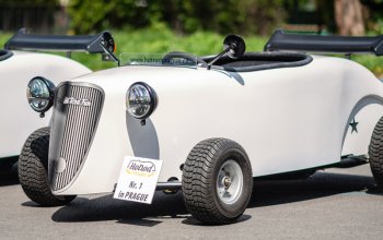Jízda v mini autech Hot Rod po Praze