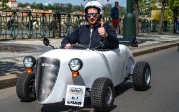 Jízda v mini autech Hot Rod po Praze