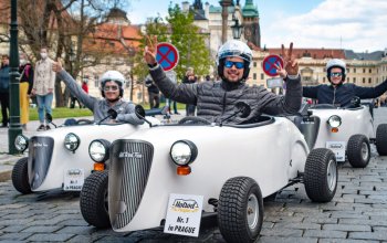Jízda v mini autech Hot Rod po Praze