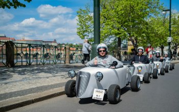 Jízda v mini autech Hot Rod po Praze