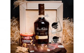 Dárková bedna s páčidlem pro muže s rumem Dos Maderas 5+5y Celá ČR