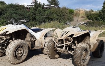 Jízda na čtyřkolce ATV na specializované trati (i…