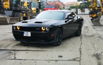 Zážitková jízda autem Dodge Challenger