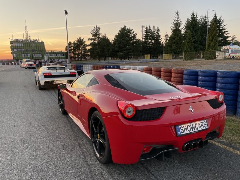 Jízda ve Ferrari 458 Italia na polygonu
