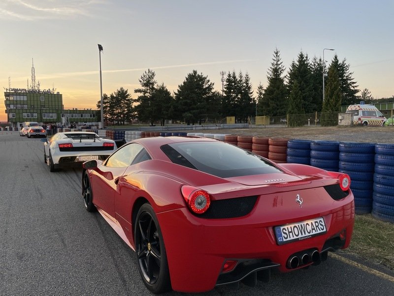 Jízda ve Ferrari 458 Italia na polygonu