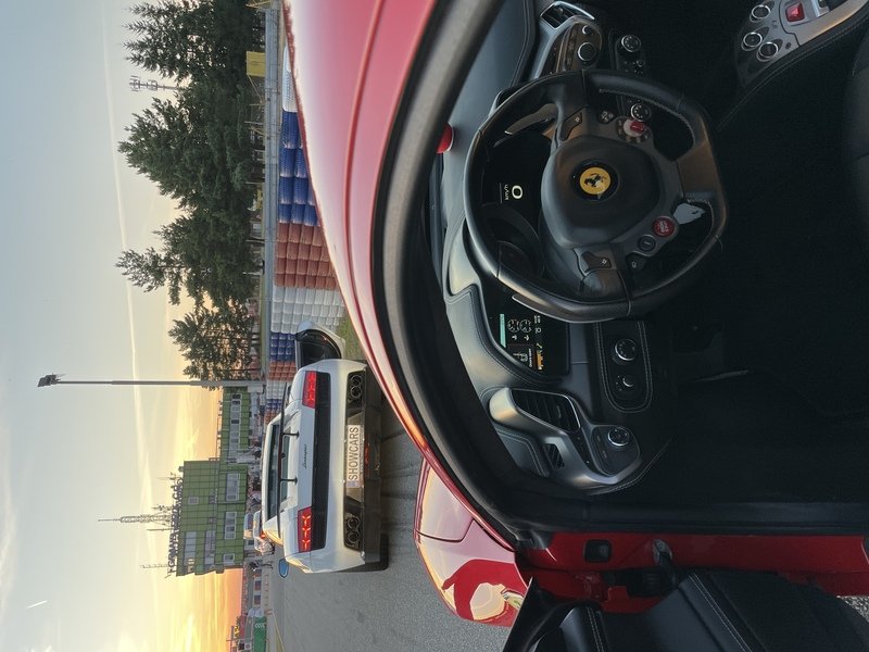 Jízda ve Ferrari 458 Italia na polygonu