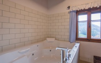 Romantický pobyt v roubence s vlastní vířivkou