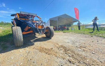 Spolujízda v buggy CAN-AM Maverick X Praha