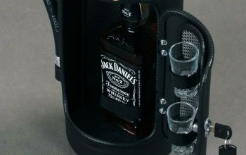 Hasicí bar s láhví alkoholu: Černý