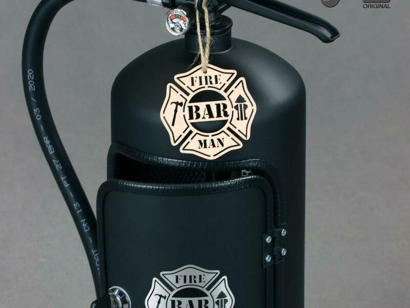 Hasicí bar s láhví alkoholu: Černý