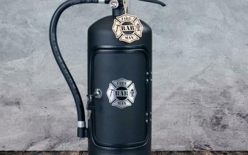 Hasicí bar s láhví alkoholu: Černý