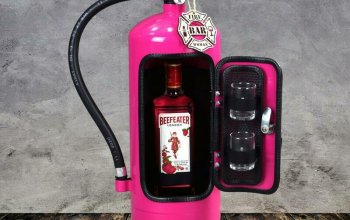 Hasicí bar s láhví alkoholu: Růžový