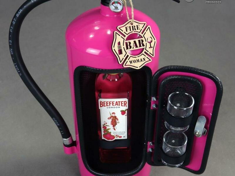 Hasicí bar s láhví alkoholu: Růžový