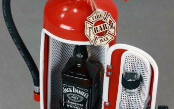 Hasicí bar s láhví alkoholu: Červeno-bílý