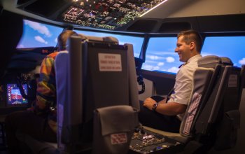 Pilotování simulátoru Boeing 737 NG