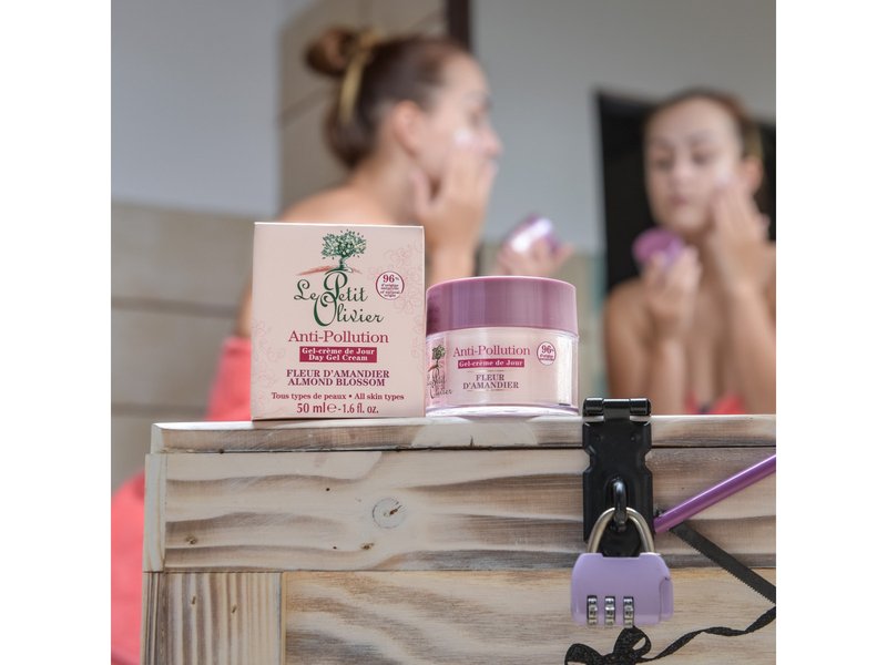 Dámská dárková truhla s pleťovou kosmetikou Celá ČR