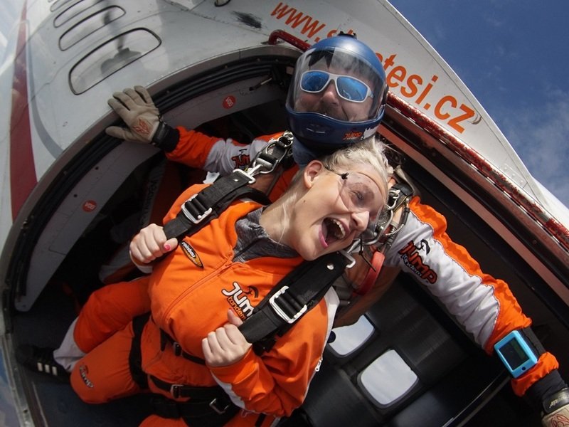 Tandemový seskok padákem