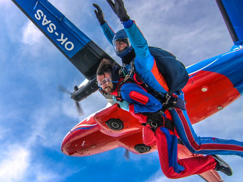 Tandemový seskok padákem