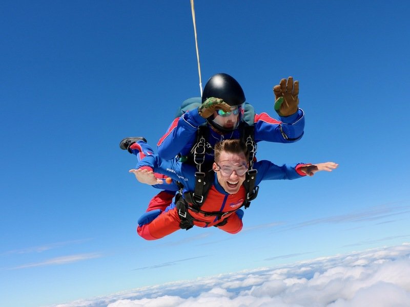 Tandemový seskok padákem