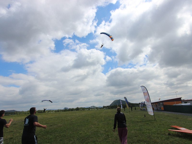 Tandemový seskok padákem