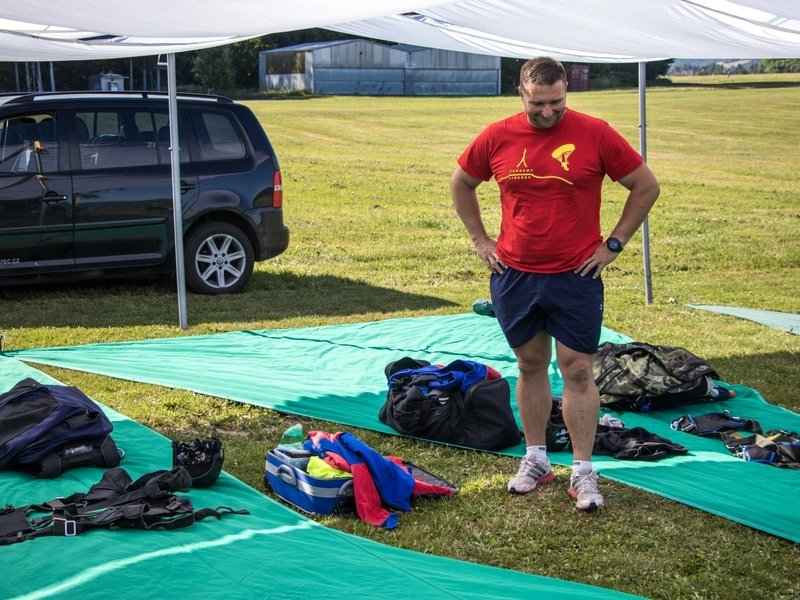 Tandemový seskok padákem