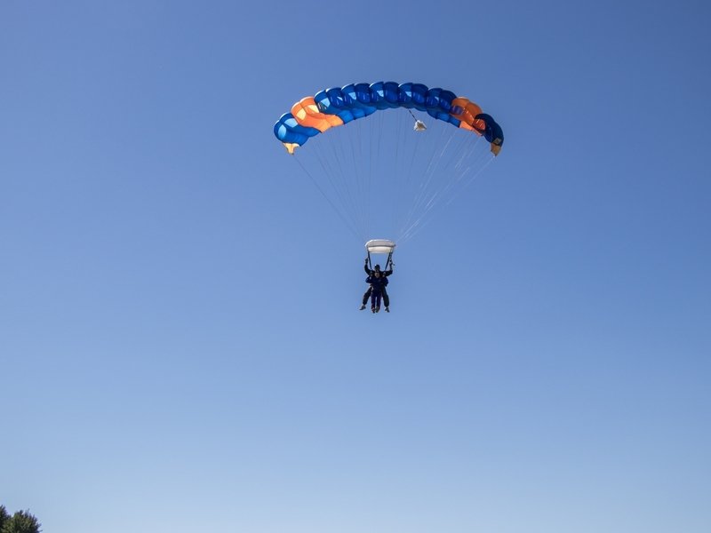 Tandemový seskok padákem