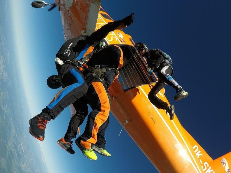 Tandemový seskok padákem