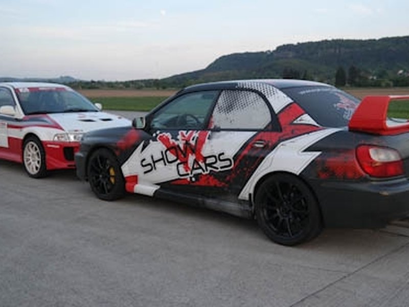 Závodní den se supersporty