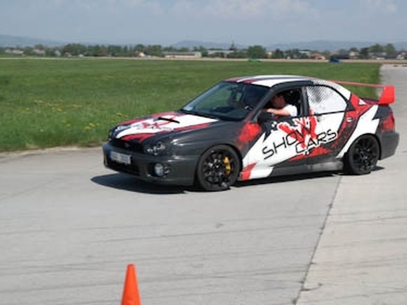 Závodní den se supersporty