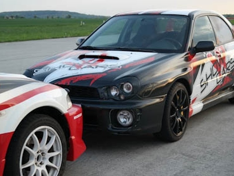 Závodní den se supersporty