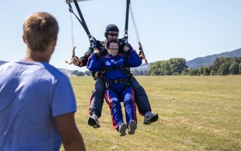 Tandemový seskok padákem