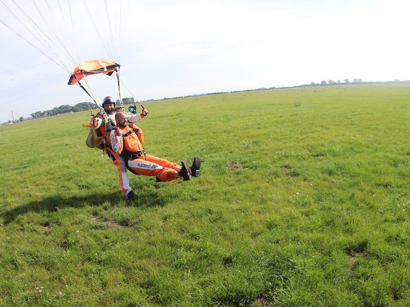 Tandemový seskok padákem