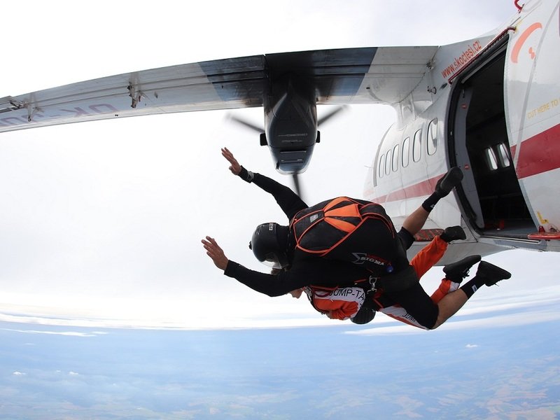 Tandemový seskok padákem