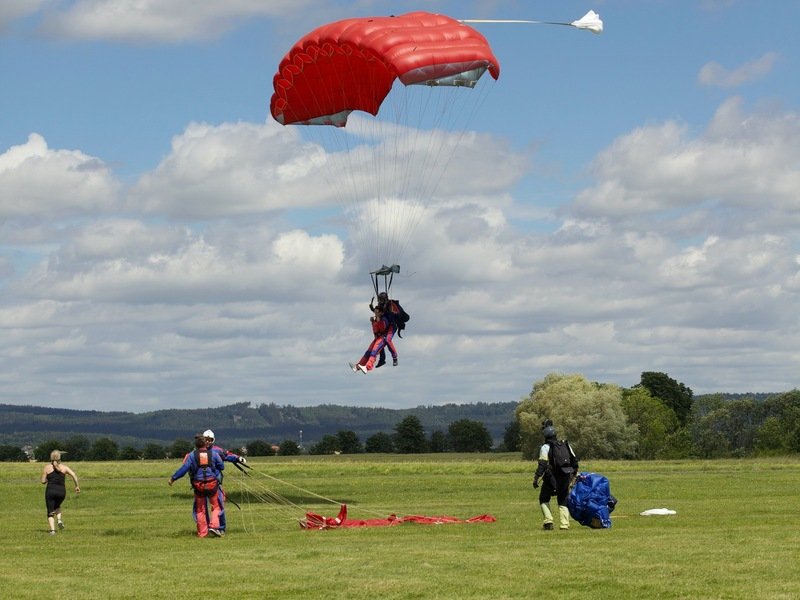 Tandemový seskok padákem