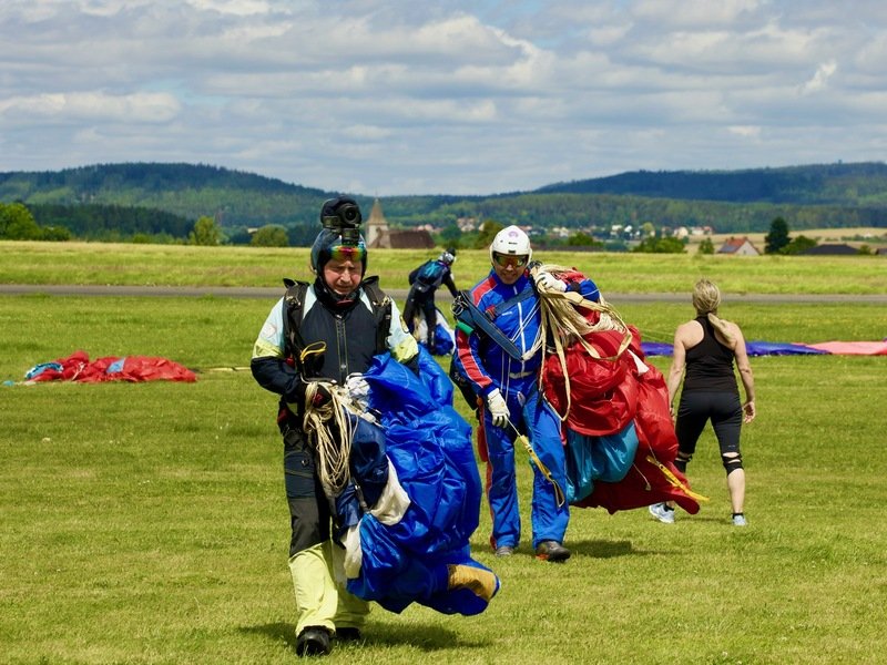 Tandemový seskok padákem