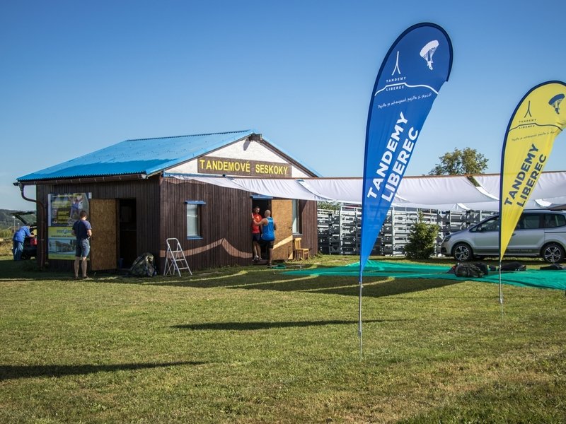 Tandemový seskok padákem