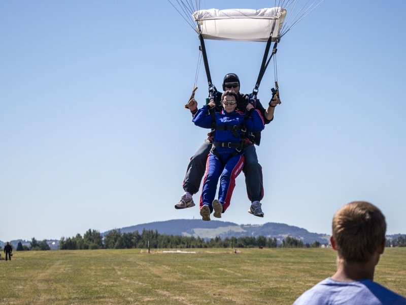 Tandemový seskok padákem