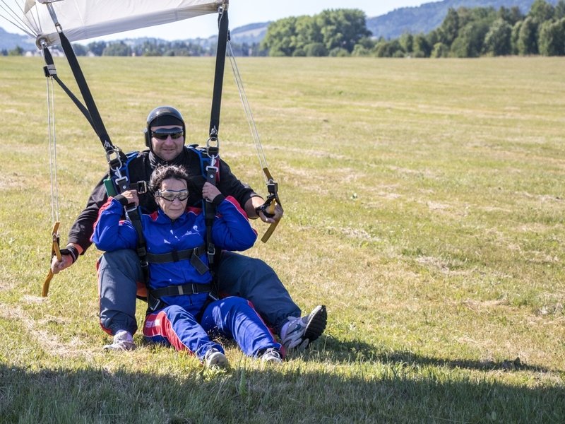Tandemový seskok padákem