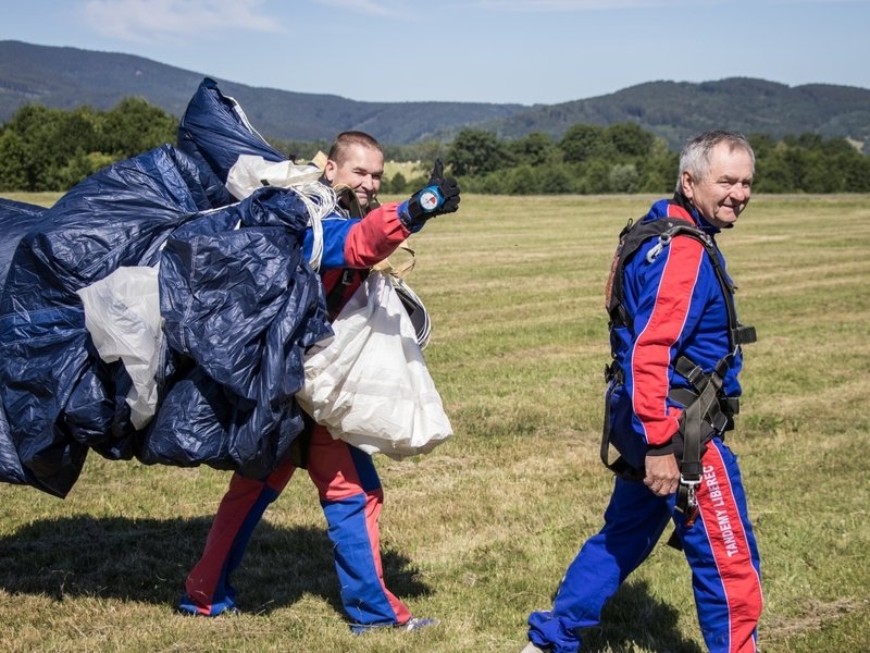 Tandemový seskok padákem