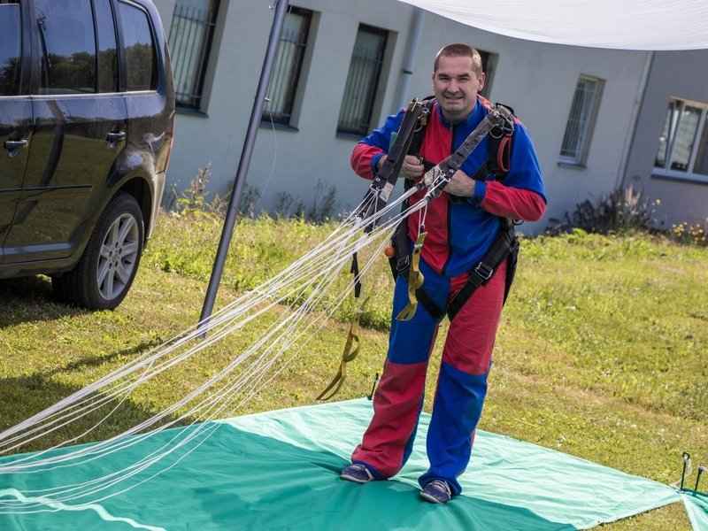 Tandemový seskok padákem