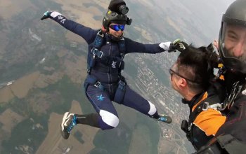 Tandemový seskok padákem