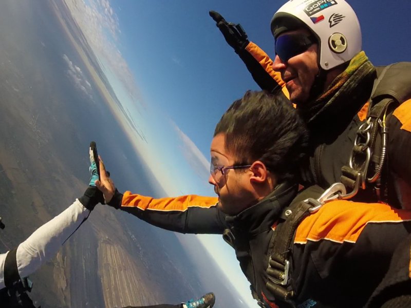 Tandemový seskok padákem