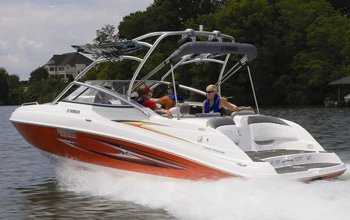 Jízda motorovým člunem Yamaha AR230 Praha